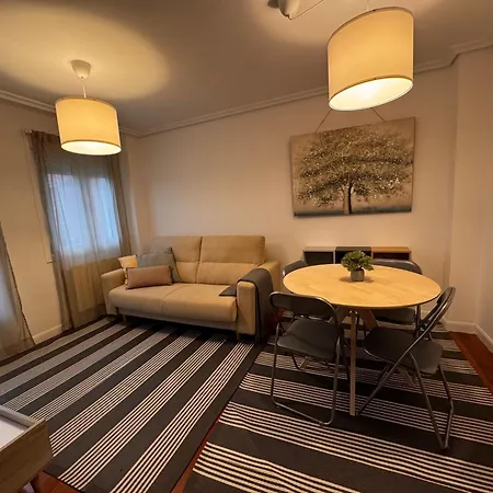 R2R - Coqueto Apartamento Con Piscina Y Garaje - C12A01 *