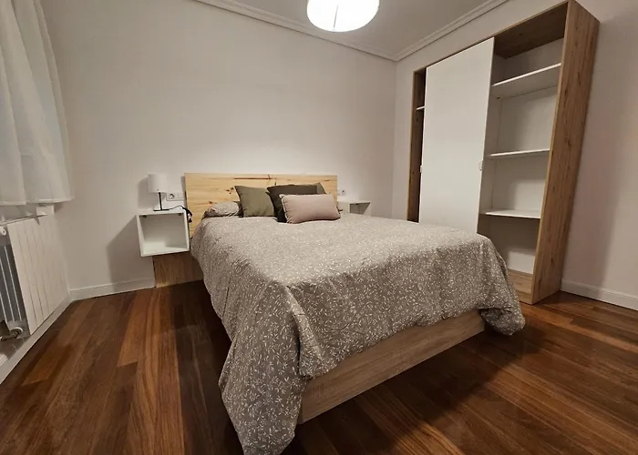 C12a01 Coqueto Con Piscina Y Garaje By R2r Consulting Suances